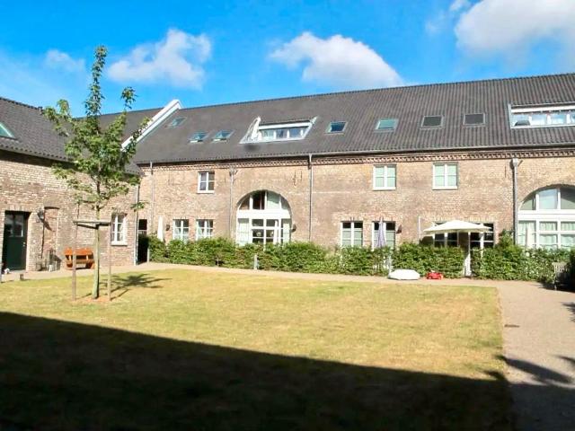 Gepflegte 3 Zimmer ca.98qm Wohnung mit Terrasse u. Stellplatz
