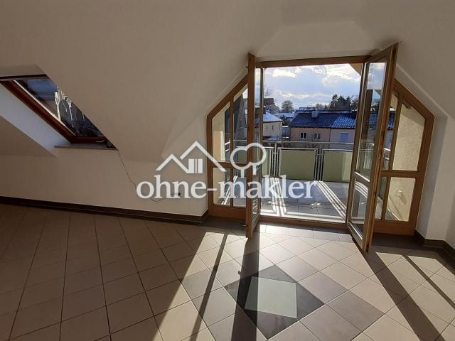 Gepflegte 3 Zimmer Dachgeschosswohnung mit Balkon & Ausbaupotenzial – 67 m² in Aichach