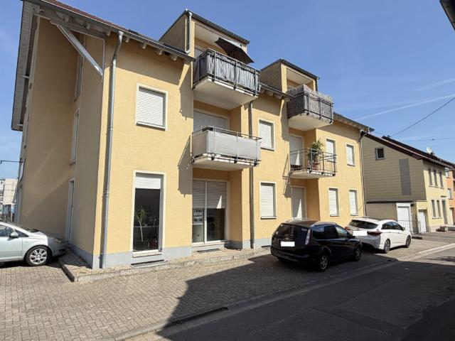 Gepflegte 3 Zimmer Dachgeschosswohnung mit Balkon in zentraler Lage von Losheim am See