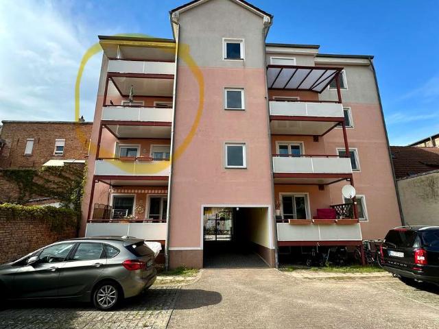 Gepflegte 3 Zimmer DG Wohnung mit Balkon und Einbauküche in Schwedt/Oder