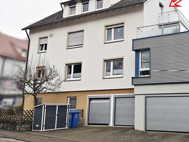 Gepflegte 3 Zimmer DG Wohnung mit eigenem Charme in bevorzugter Wohnlage