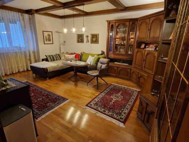 Gepflegte 3 Zimmer Eigentumswohnung mit großem Balkon, neuem Lift & Parkplatz