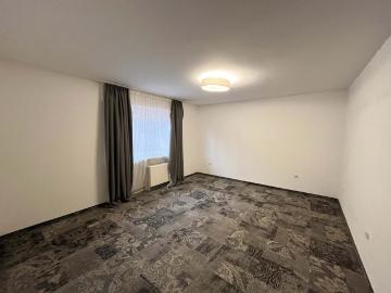 Gepflegte 3 Zimmer Erdgeschosswohnung mit EBK, 2 Balkonen u.v.m.!
