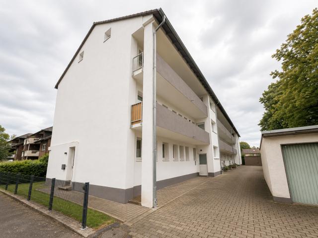 Gepflegte 3 Zimmer Etagenwohnung mit Loggia, Kellerraum und Außenstellplatz in Kamen Heeren