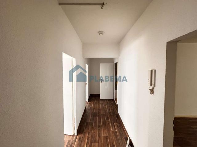 Gepflegte 3 Zimmer Wohnung/ Hochparterre mit Balkon und EBK zu vermieten
