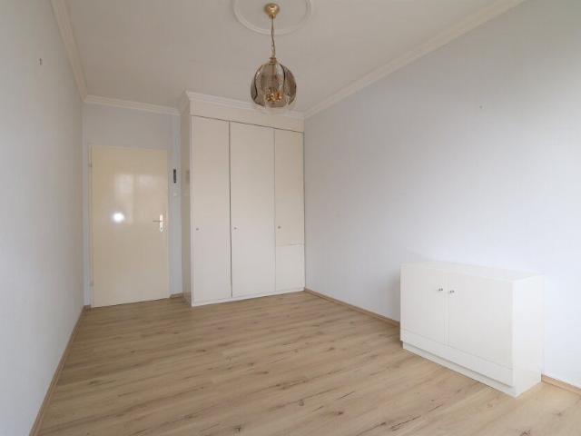 Gepflegte 3 Zimmer Wohnung im 2. Liftstock mit Loggia beim Doblhoffpark