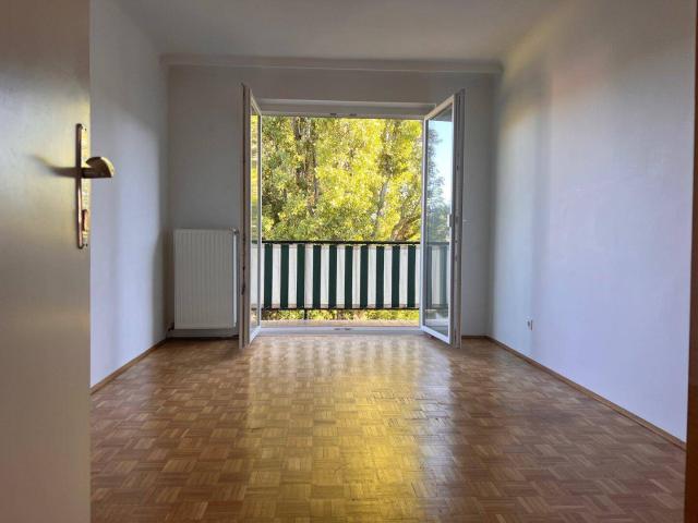 Gepflegte 3 Zimmer Wohnung mit Balkon Nähe Obkirchergasse!