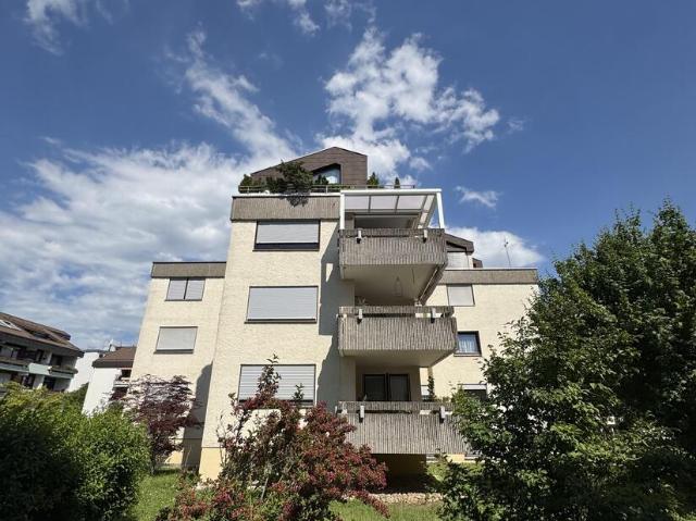 Gepflegte 3 Zimmer Wohnung mit Balkon, Aufzug und Tiefgaragenplatz vermietet