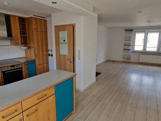 Gepflegte 3 Zimmer Wohnung mit Balkon, EBK & TG Stellplatz