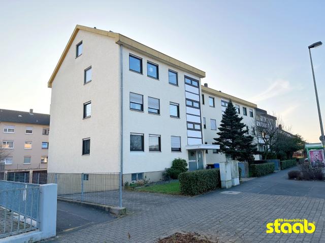 Gepflegte 3 Zimmer Wohnung mit Balkon, Garage, Keller & ausgebautem Dachzimmer in Leider