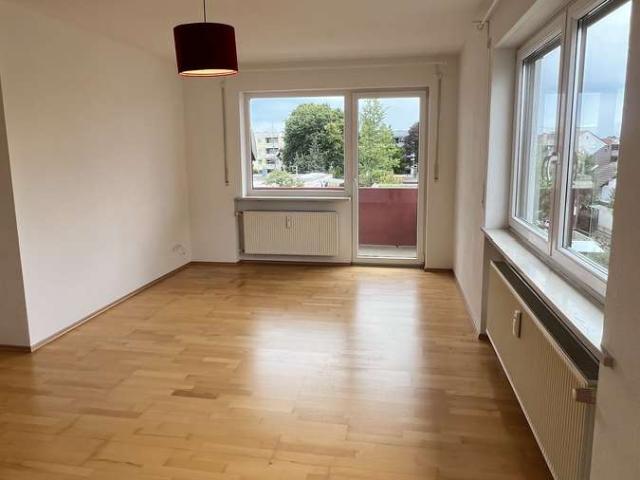 Gepflegte 3 Zimmer Wohnung mit Balkon, Keller und Stellplatz in Königsbrunn