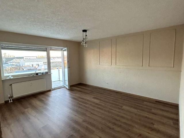 gepflegte 3 Zimmer Wohnung mit großem Balkon in Hanau
