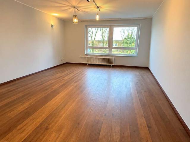 Gepflegte 3 Zimmer Wohnung mit Loggia und Blick ins Grüne