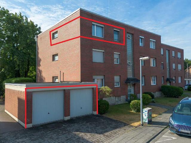 Gepflegte 3 Zimmer Wohnung mit Sonnenbalkon, Blick ins Grüne und optionaler Doppelgarage in Glessen