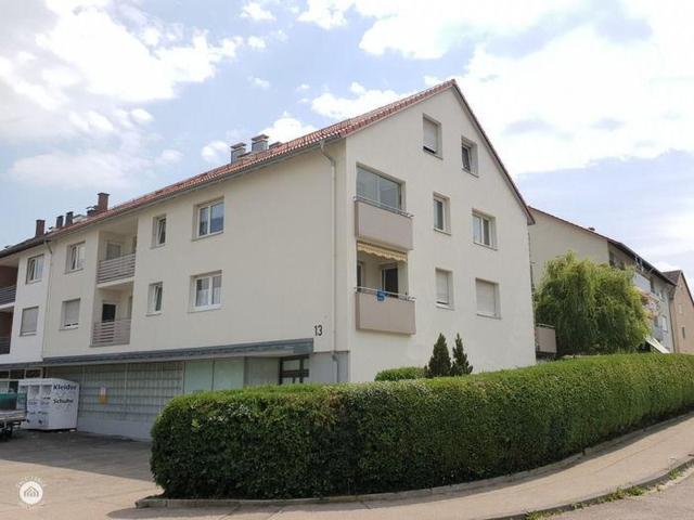 Gepflegte 3 Zimmer Wohnung mit Stellplatz und Einbauküche in ruhiger Wohnlage