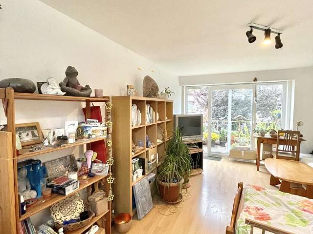 Gepflegte 1,5 Zimmer Wohnung mit zwei Garagen in Herrenberg