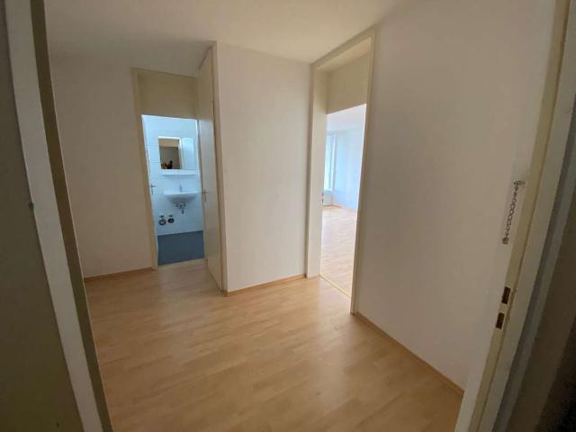 Gepflegte 1 Zimmer Wohnung in Ottobrunn – Balkon, Einbauküche, Aufzug, TG Stellplatz