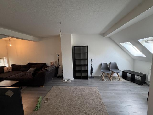 Gepflegte 2,5 Zimmer Wohnung mit eigenem Garten