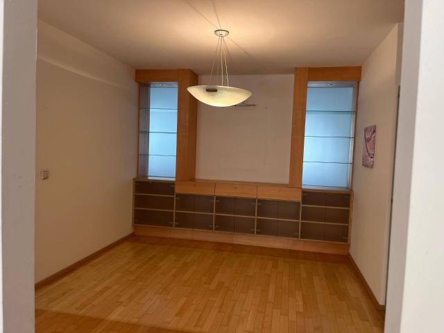 Gepflegte 2,5 Zimmer Wohnung mit Loggia und TG Stellplatz
