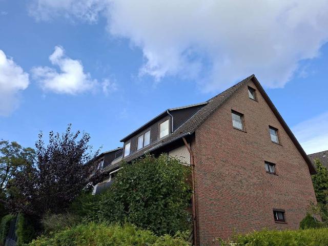 gepflegte 2,5 Zimmer Eigentumswohnung mit Terrasse zzgl. wohnlich ausgebautem Hobbykeller