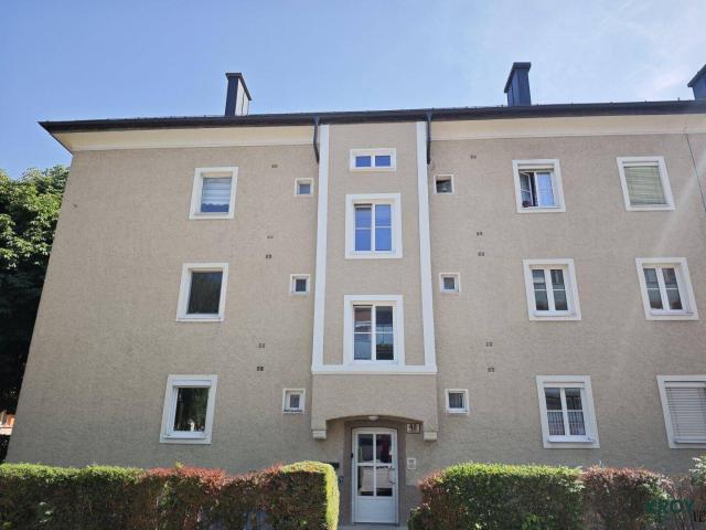 Gepflegte 2,5 Zimmerwohnung mit Parkplatz in ruhiger, zentraler Stadtlage mit bester Infrastruktur!