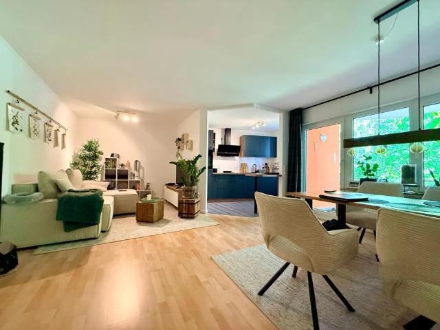 gepflegte 2,5 ZKB/Balkon Wohnung mit Einbauküche