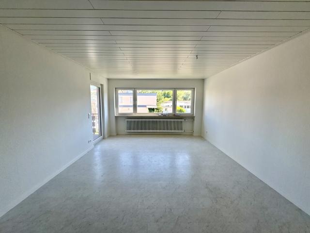 Gepflegte 2 ZKB Wohnung mit Balkon und Garage in ruhiger Lage von Godramstein