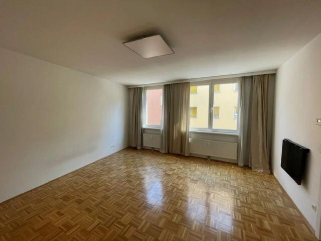 Gepflegte 2 Zi Wohnung Nähe Schillerplatz