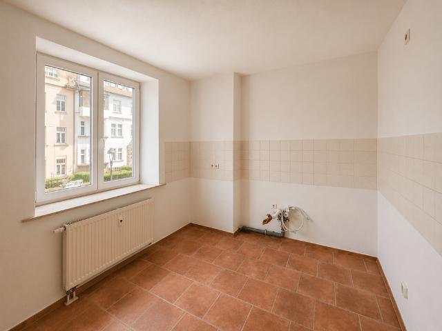 gepflegte 2 Zimmerwohnung mit Badewanne und separater Küche