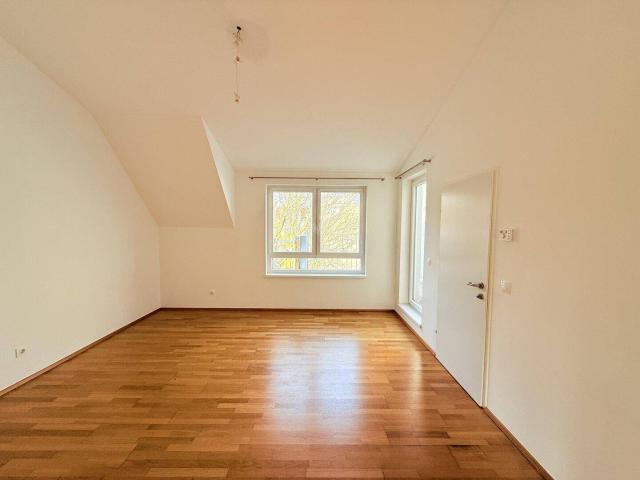 Gepflegte 2 Zimmer Dachgeschosswohnung in ruhiger aber gut angebundener Lage
