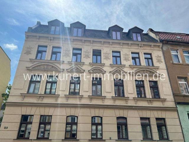 Gepflegte 2 Zimmer DG Wohnung mit Balkon in attraktiver Denkmalimmobilie in Leipzig Altlinenau