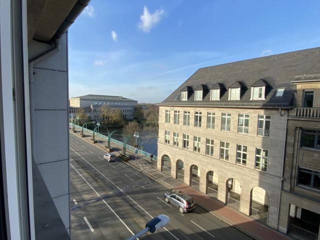 gepflegte 2 Zimmer Wohnung für max. 2 Pers. in einem MFH mit Aufzug vis à vis der Stadthalle