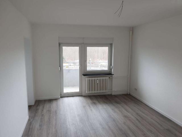 Gepflegte 2 Zimmer Wohnung im 5. OG mit Balkon in Limburgerhof