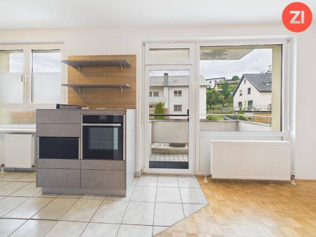 Gepflegte 2 Zimmer Wohnung in Ruhelage mit Balkon und hochwertiger Einbauküche