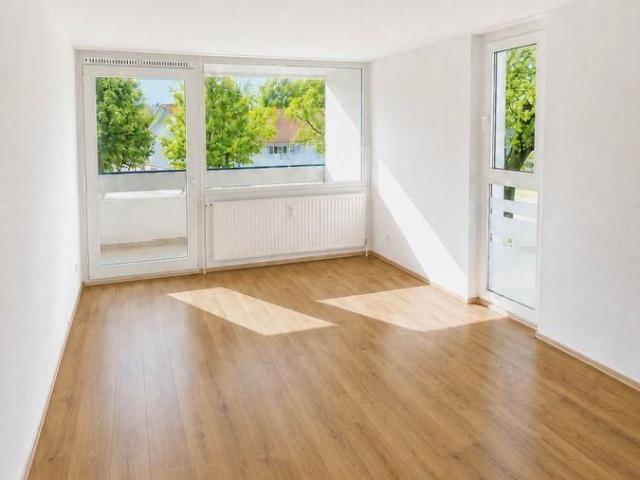 Frisch renovierte 2 Zimmer Wohnung mit 2 x Balkon zu vermieten
