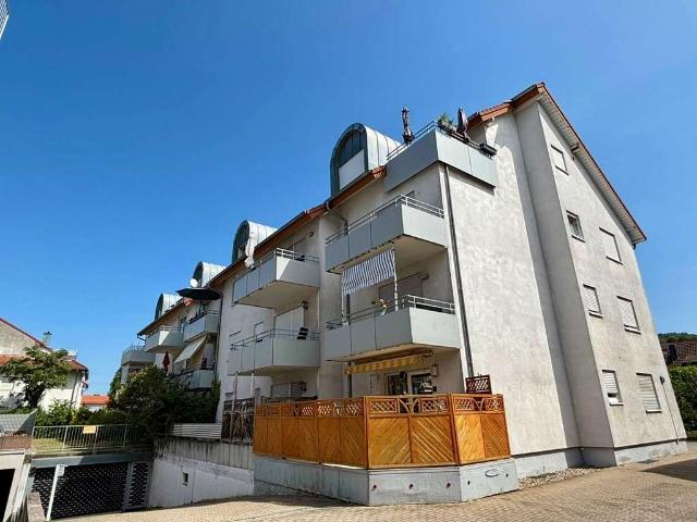 Gepflegte 2 Zimmer Wohnung mit Balkon, EBK & TG Stellplatz – von privat