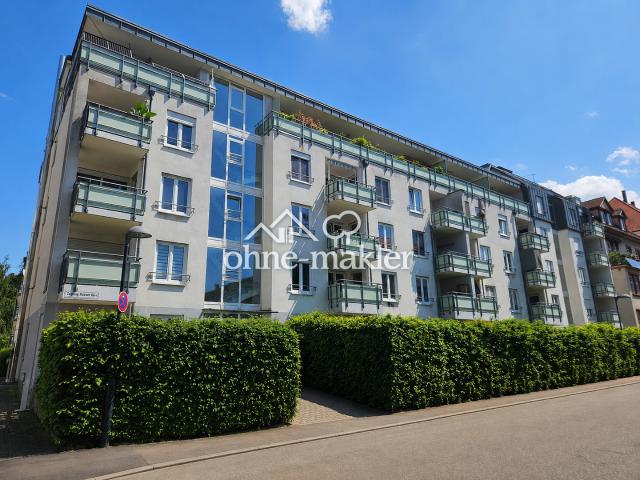 Gepflegte 2 Zimmer Wohnung mit Balkon, Einbauküche und Tiefgaragenstellplatz in Freiburg Wiehre