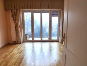Gepflegte 3 Zimmer Wohnung mit Balkon in zentrumsnaher, ruhiger Grünlage