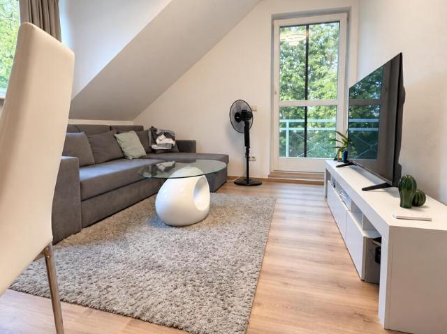 Gepflegte 2 Zimmer Wohnung mit Balkon, Tiefgaragenstellplatz und attraktiver Mieteinnahme