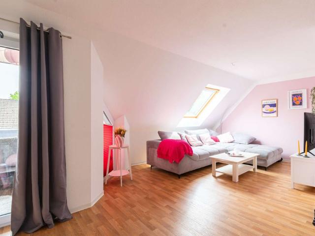 Gepflegte 2 Zimmer Wohnung mit Balkon und Stellplatz. Obj. 9982