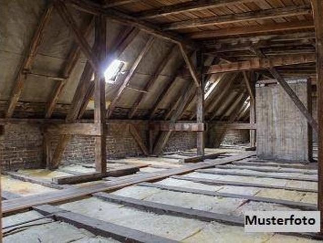 Gepflegte 2 Zimmer Wohnung mit Garagenstellplatz & Kellerabteil
