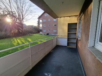 Gepflegte 2 Zimmer Wohnung mit großem Balkon in ruhiger Lage zu vermieten