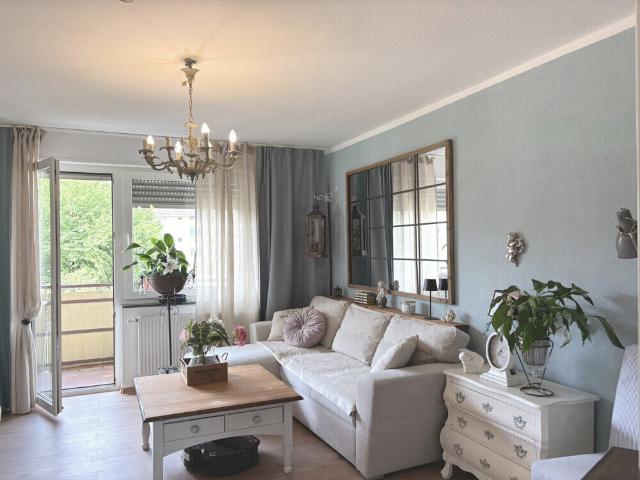 Gepflegte 2 Zimmer Wohnung mit großer Loggia in Ludwigshafen Friesenheim
