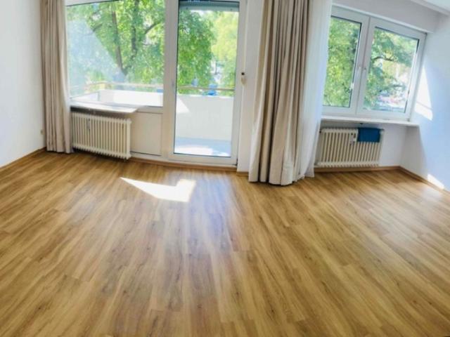 Gepflegte 2 Zimmer Wohnung mit Einbauküche und Balkon in Fühlsbüttel