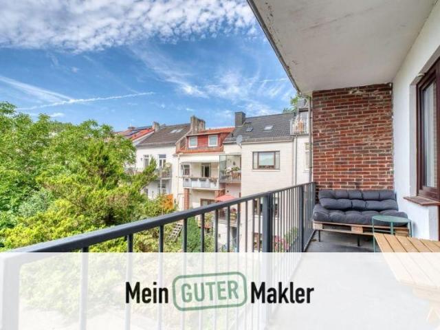 Gepflegte 2 Zimmer Wohnung mit Süd Loggia, EBK & Dielenboden in zentraler Neustadt