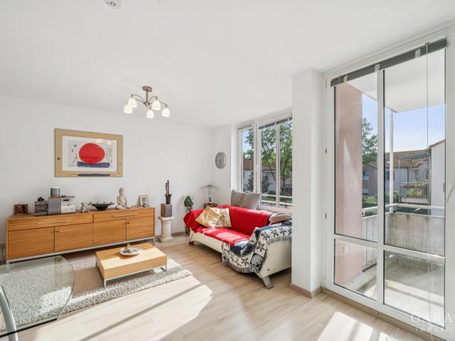 Gepflegte 2 Zimmer Wohnung mit Westbalkon und Tiefgarage im Grünen