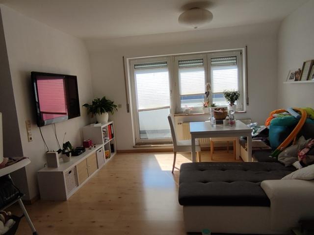 Gepflegte 2 Zimmer Wohnung mit Tiefgaragenstellplatz an Einzelperson/NR