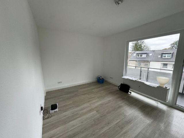 Gepflegte 2 Zimmer Wohnung mit zwei Balkonen! Bonn Weststadt!