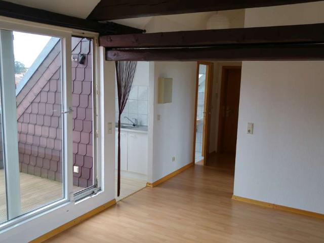 Gepflegte 2 Raum DG Wohnung mit Balkon in Hannover