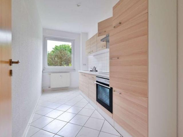 gepflegte 2 Raum Wohnung mit Einbauküche, Aufzug, Balkon und ruhiger Lage in Chemnitz + Stellplätze
